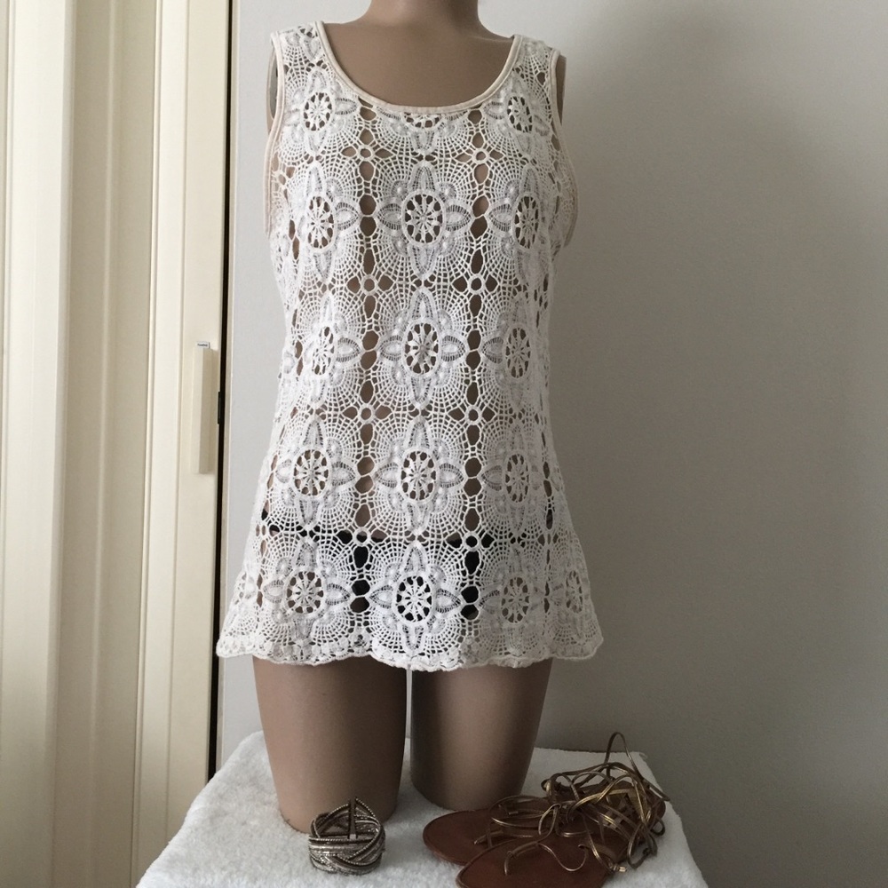 Valerie Bertinelli cotton crochet top